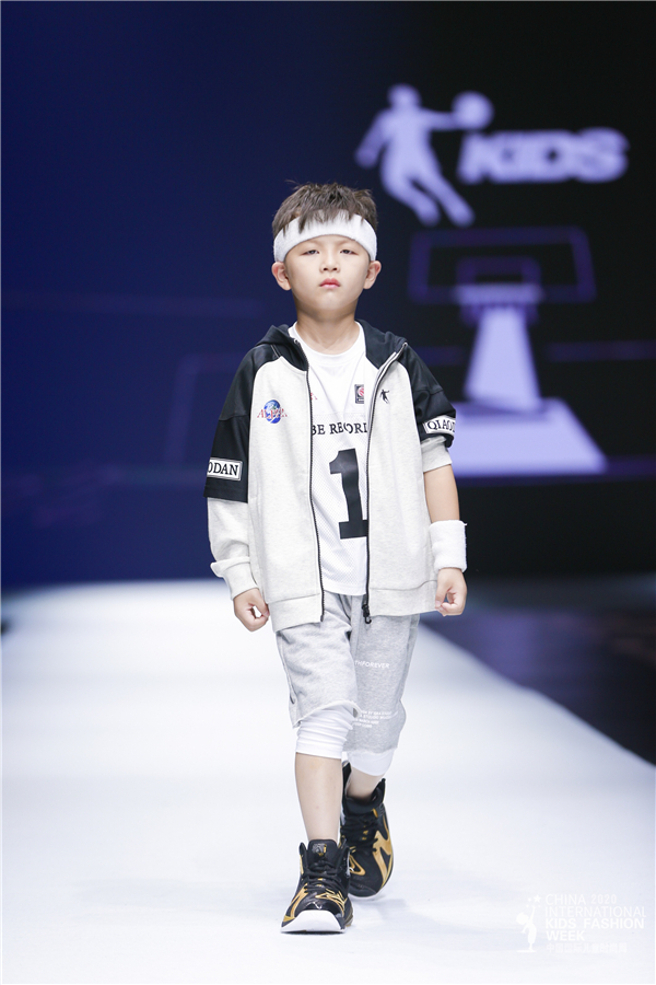 天生爱炫・2021乔丹儿童登陆2020中国国际儿童时尚周 演绎快乐运动健康成长